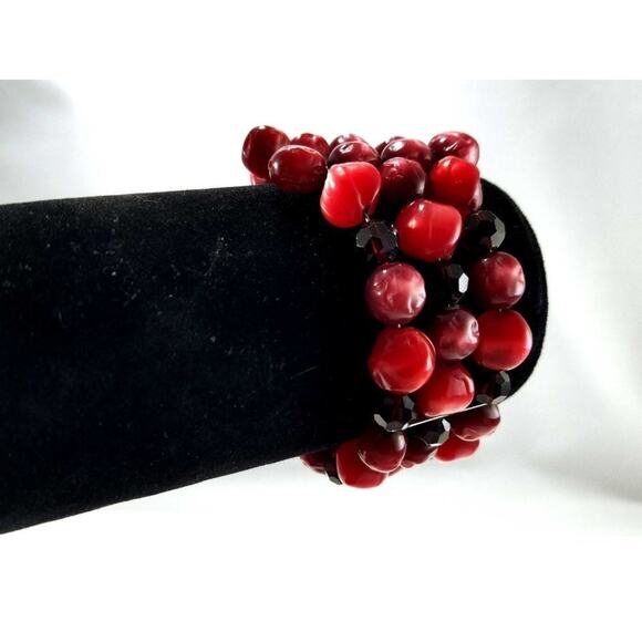Vintage Red Lucite Moonglow Memory Wire Bracelet 3 Row Retro Jewelry - Picture 5 of 10